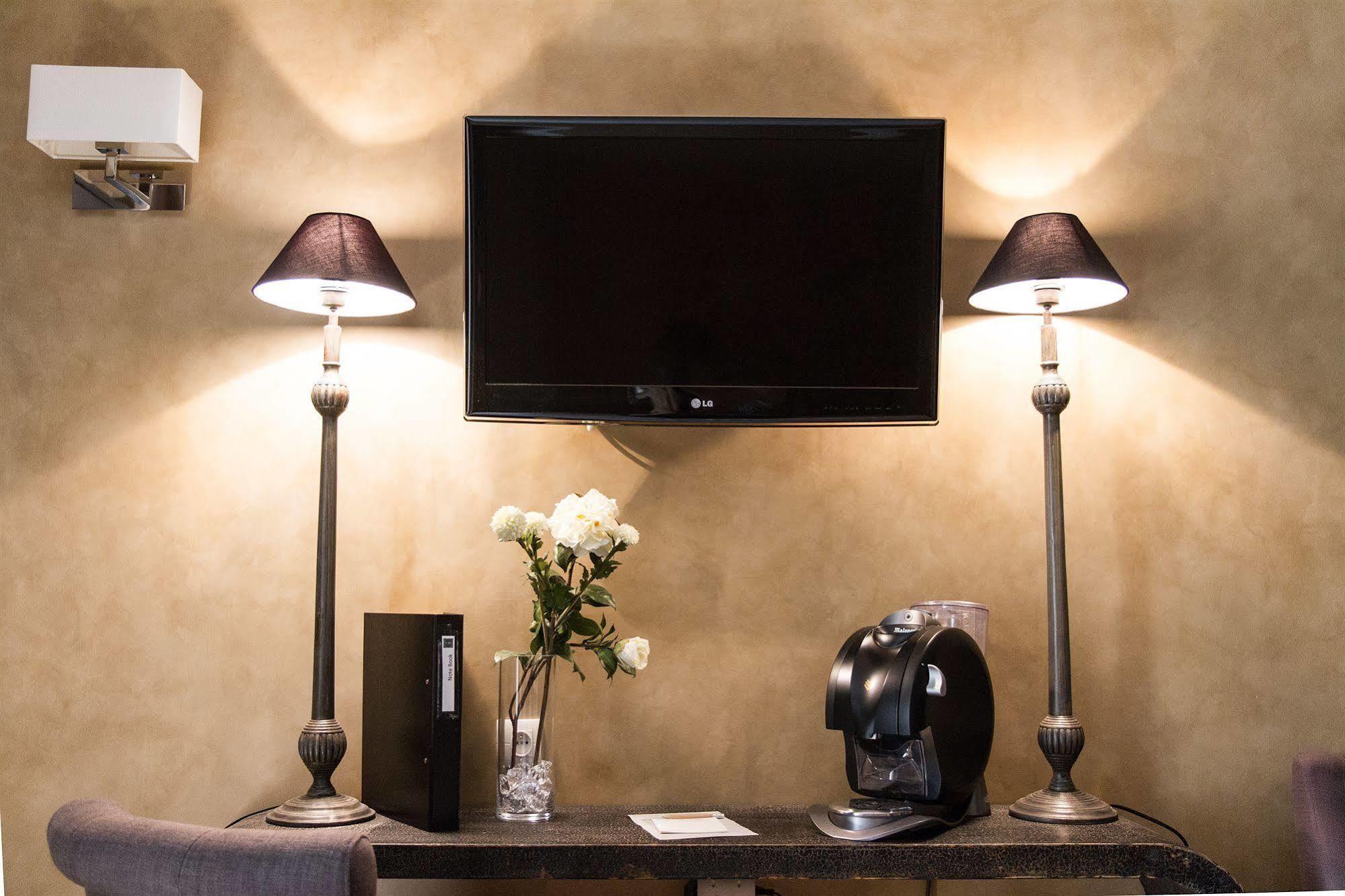 Charme & Business Hotel Lyon ลิมงเนต์ ภายนอก รูปภาพ