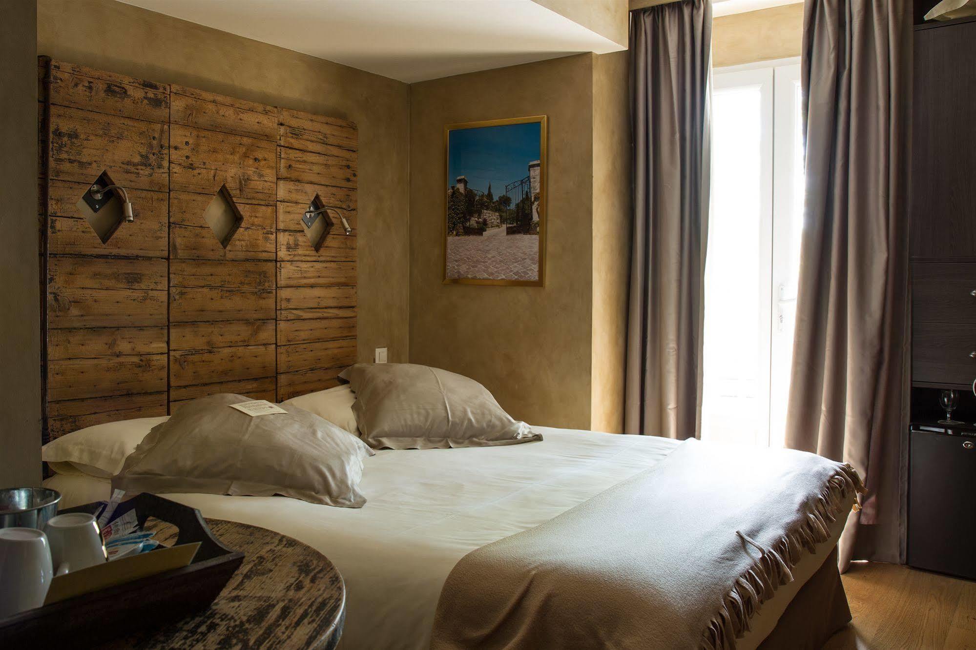 Charme & Business Hotel Lyon ลิมงเนต์ ภายนอก รูปภาพ